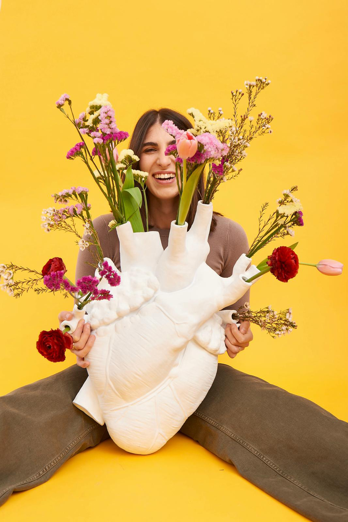 Vase design Giant Love in Bloom XXL en porcelaine en forme de coeur par Marcantonio X Seletti